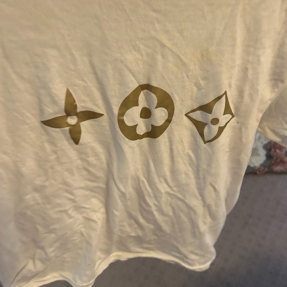 Designer inspired logo short sleeve shirt. - Picture 4 of 15